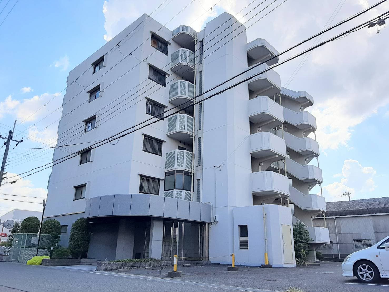 ピース八尾 中田 外観
